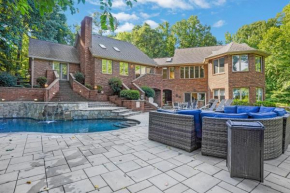 Luxurious Private Lakefront Paradise home